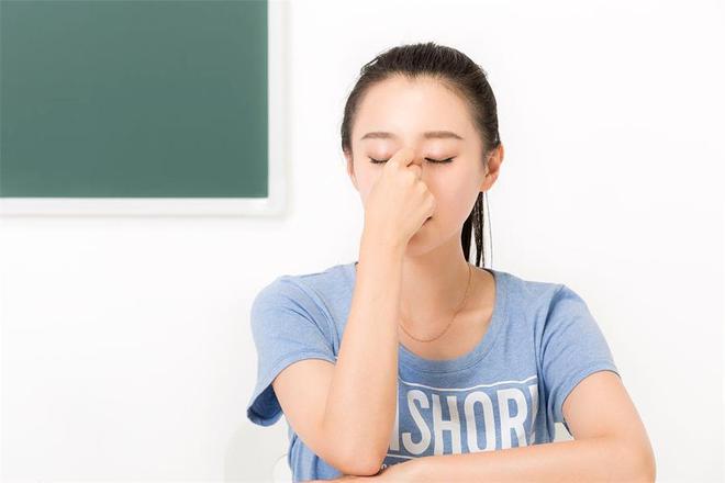 密泄露者学会这几招更显年轻j9九游会登录眼睛年龄的秘