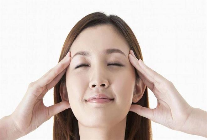 密泄露者学会这几招更显年轻j9九游会登录眼睛年龄的秘(图3)